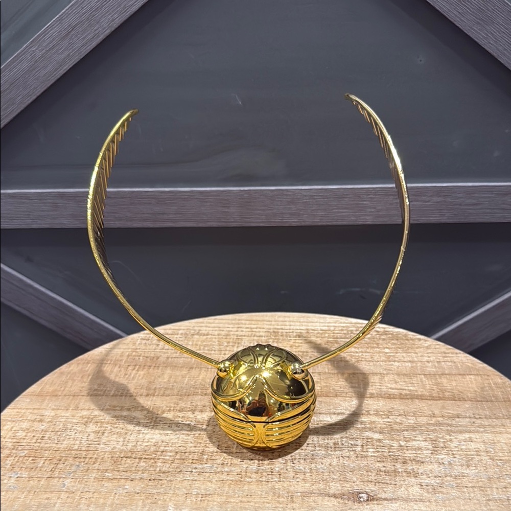 Harry Potter Golden Snitch Music Box w/Marvolo Gaunt's Ring/Plays Hedwig's Theme